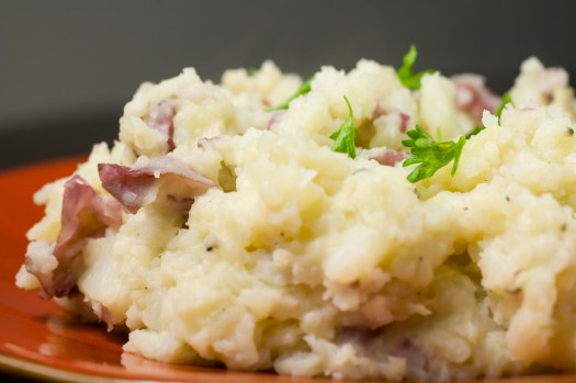 roasted-garlic-mashed-red-potatoes